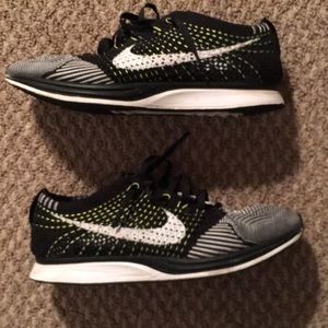 Nike flynit racer black/white/volt